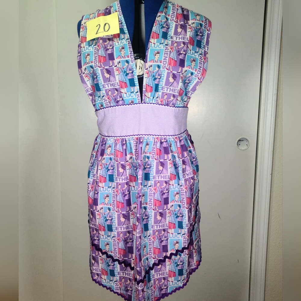 Aprons - Picture 5 of 9